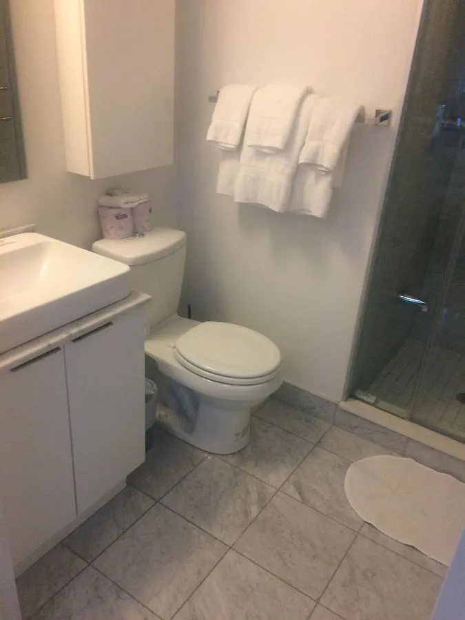 Pelican Suite At Harbour Plaza Toronto Apartment